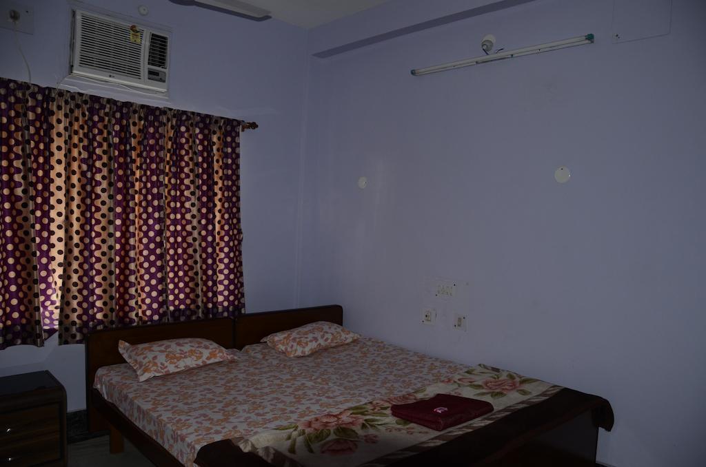 Kim Lawn Guest House Kalkata Pokoj fotografie